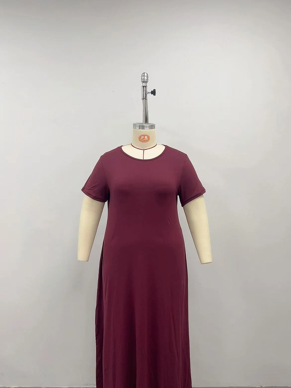 Długa sukienka na wiosnę i lato, gładka, z okrągłym dekoltem, krótkim rękawem, luźna, w stylu casual.