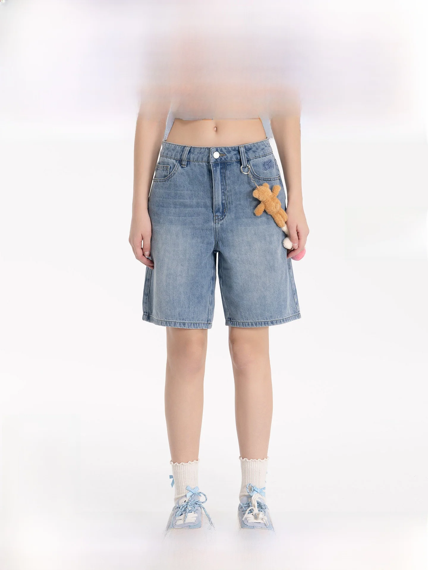 

Cute Bear Pendant Denim Shorts Five-Point Pants Simple Fashion Ladies' Jeans Straight Leg No Elastic Natural Waist Button Clo...