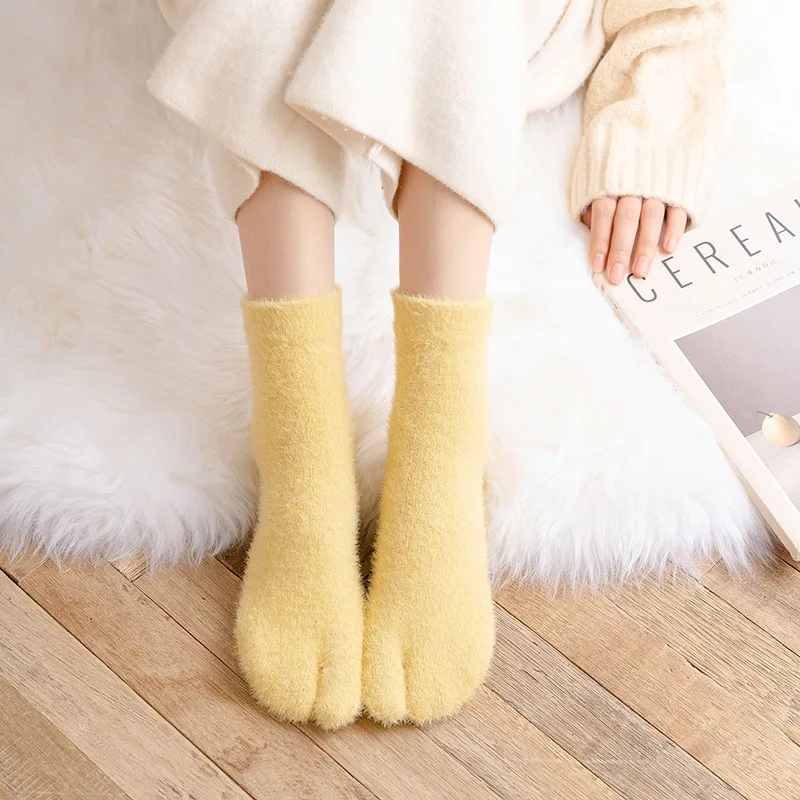 3 Pairs Winter Tabi Socks Woman Girl Short Tube Warm Two Finger Sock Thick Soft Cozy Plush Solid Color Bed Sleep Socks Two Toed