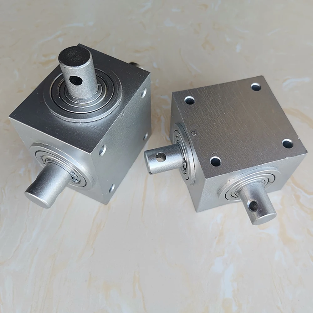 Engranaje de dirección de ángulo recto Horizontal, 3 ejes de salida, módulo 1,5, 20 dientes, 90 grados, relación de engranaje de conmutador 1:1, carcasa de aleación de aluminio