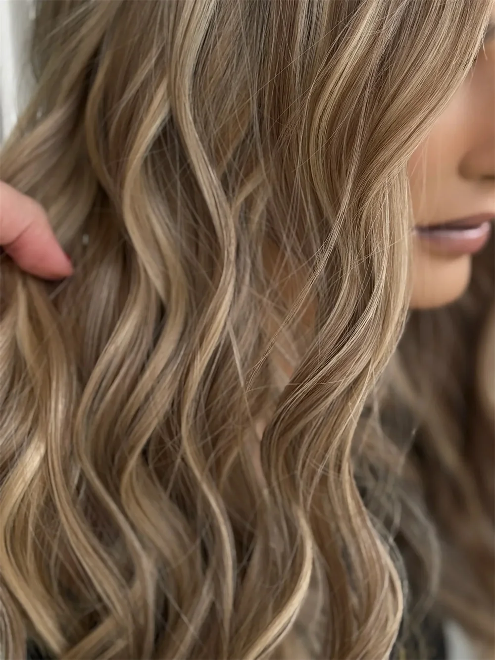 

Loose Curls Synthetic Hair Lace Wig Heat Resistant Lightest Brown Blonde Highlights Invisible HD Lace Front Wig forWomen Wear&Go