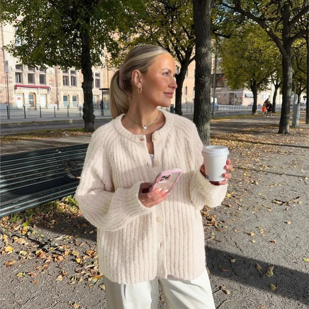 

Street Fashion Casual Solid Color Knitted Cardigan Round Neck Long-sleeved Sweater Autumn Winter Women's Single-breasted Top