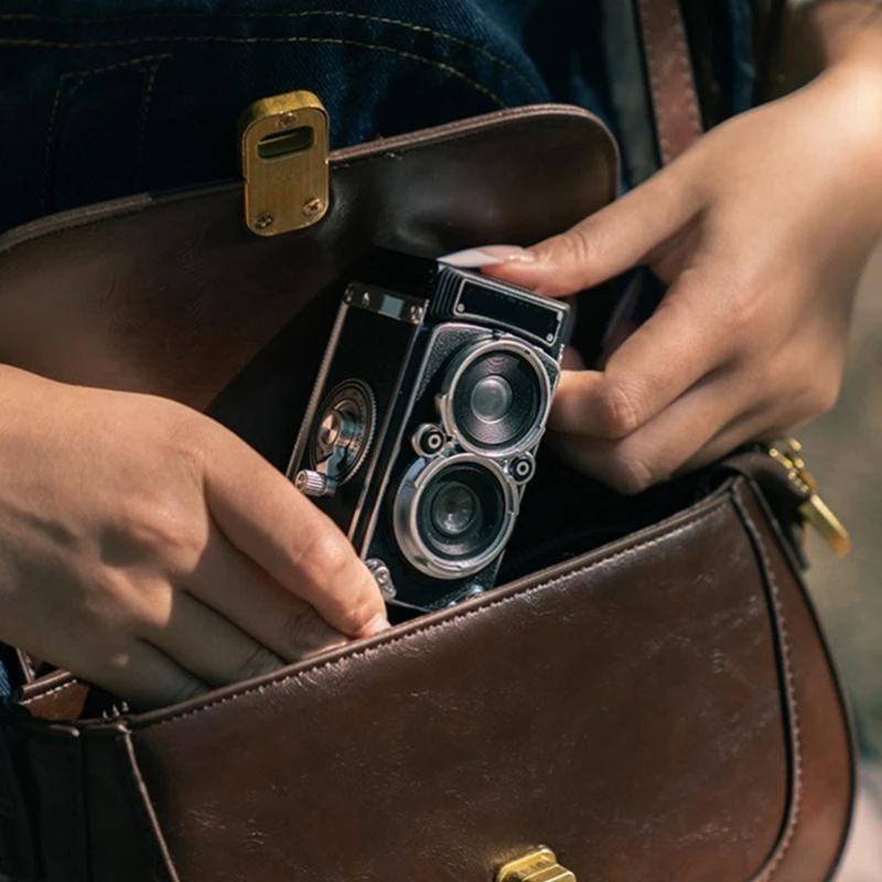 旅行に優しいミニデジタルカメラダブルレンズ12MP CMOSカメラアウトドアアドベンチャーのためのヴィンテージスタイル女性ガールギフト