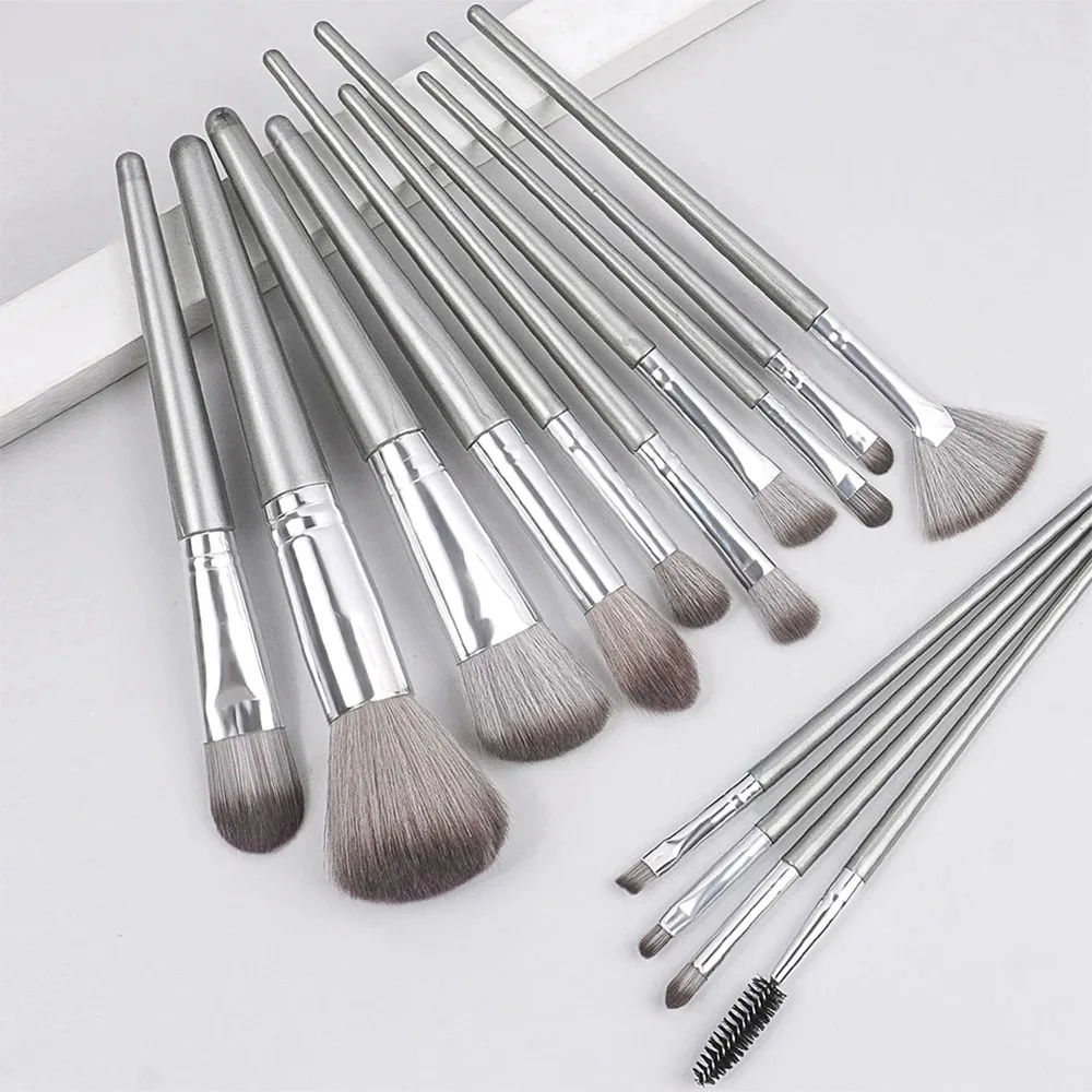 مجموعة فرش مكياج فضية مكونة من 14 قطعة مع إسفنجة مكياج وخلاطات تجميل |   مجموعة فرش مستحضرات التجميل الاحترافية لكريم الأساس وإخفاء