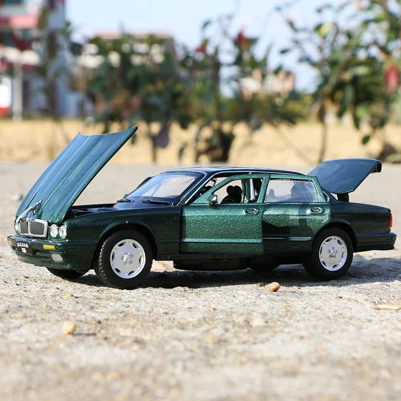 Jaguar-金属合金車モデルxj6,1:32,おもちゃ,トラック,高性能シミュレーション,収集可能なおもちゃ,ギフト