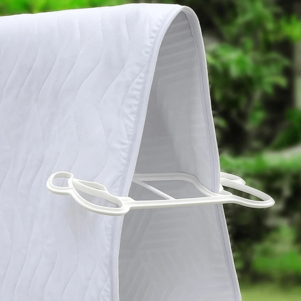 

4Pcs Multifunctional Plastic Quilt Hanging Bracket Anti-slip Windproof Comforter Drying Clips White Large Quilt Clip Comforter