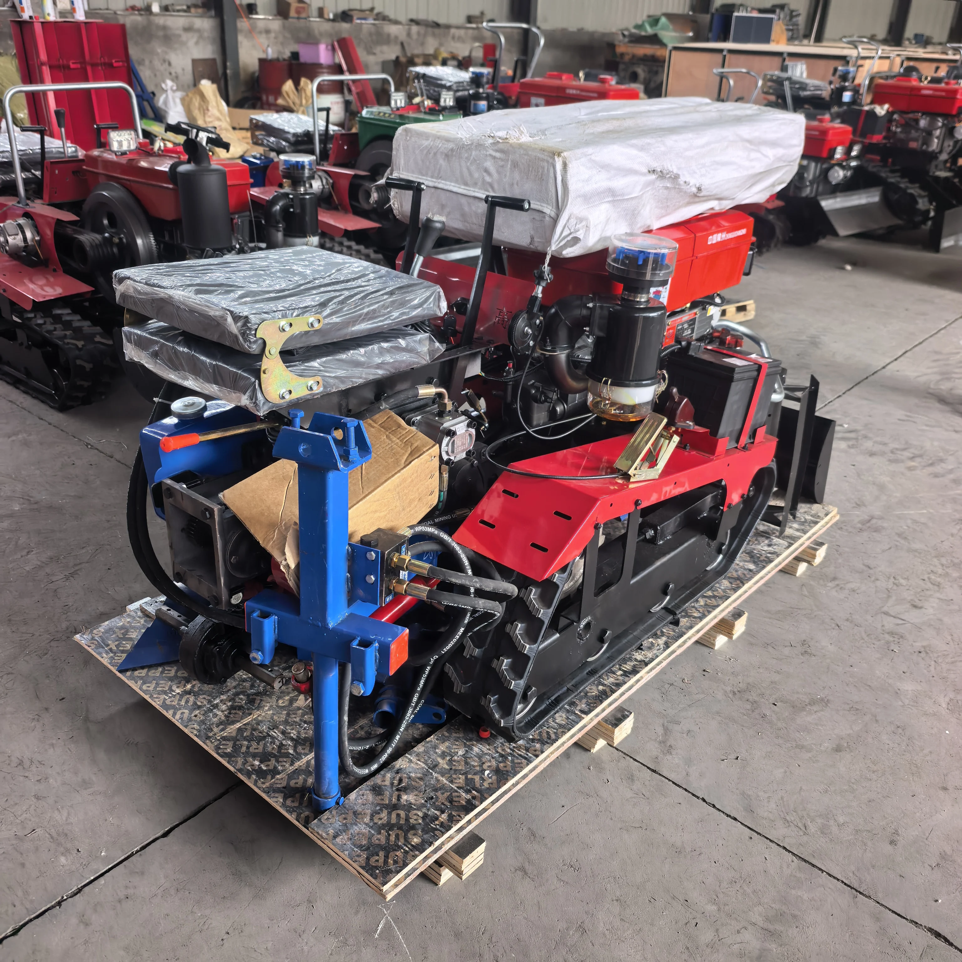 Factory Direct Sales of Rideable Tracked Mini Tillers for Farms and Gardens Time Saving Labor-saving and Cost-effective.