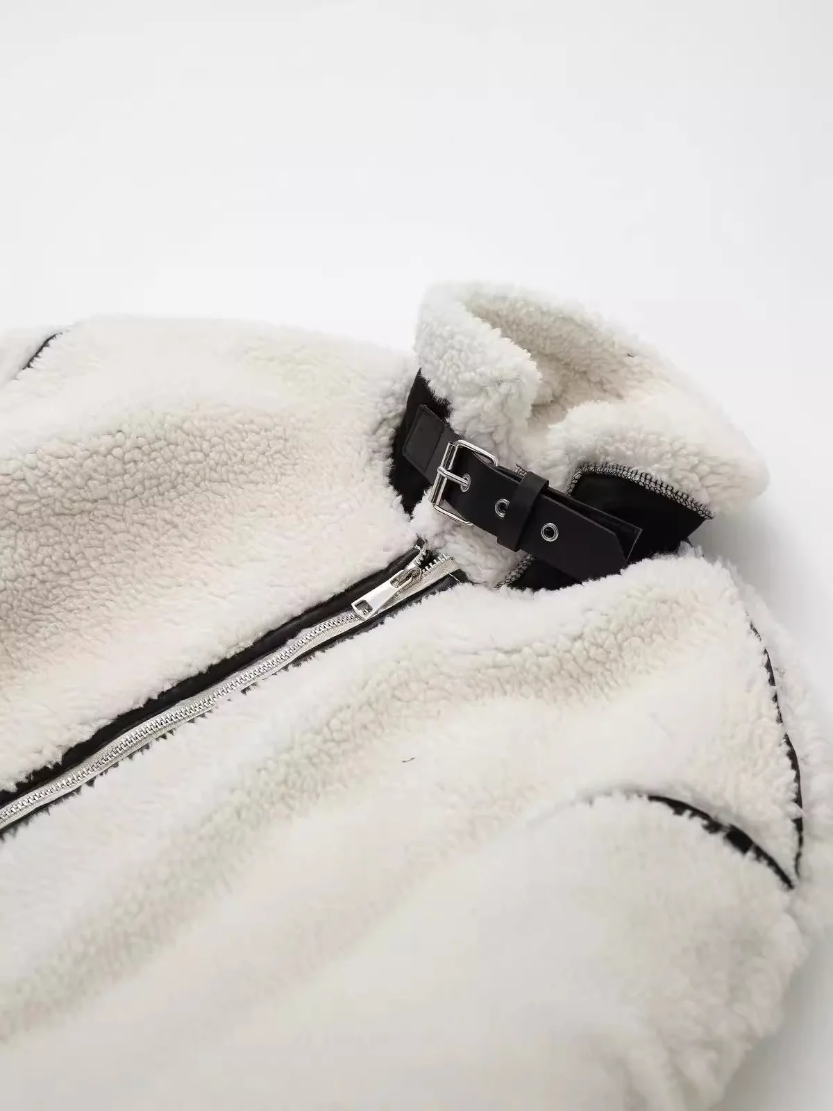 الخريف الجديد Dameskleding Europe en Americananse Stijl عادية Bont Een Stuk Lamswol التباين كليور Pluche Warme Jas