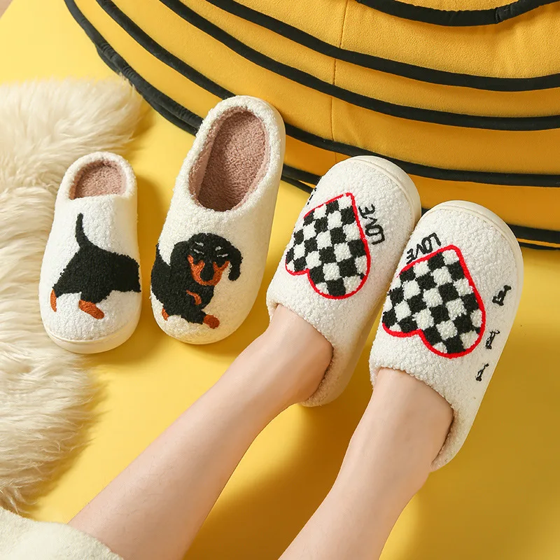 شباشب نسائية شتوية للهالوين لطيفة ومثيرة للاهتمام على شكل كلب أسود صغير داخلي مريح ودافئ لغرفة النوم المنزلية أحذية قطيفة ناعمة #1