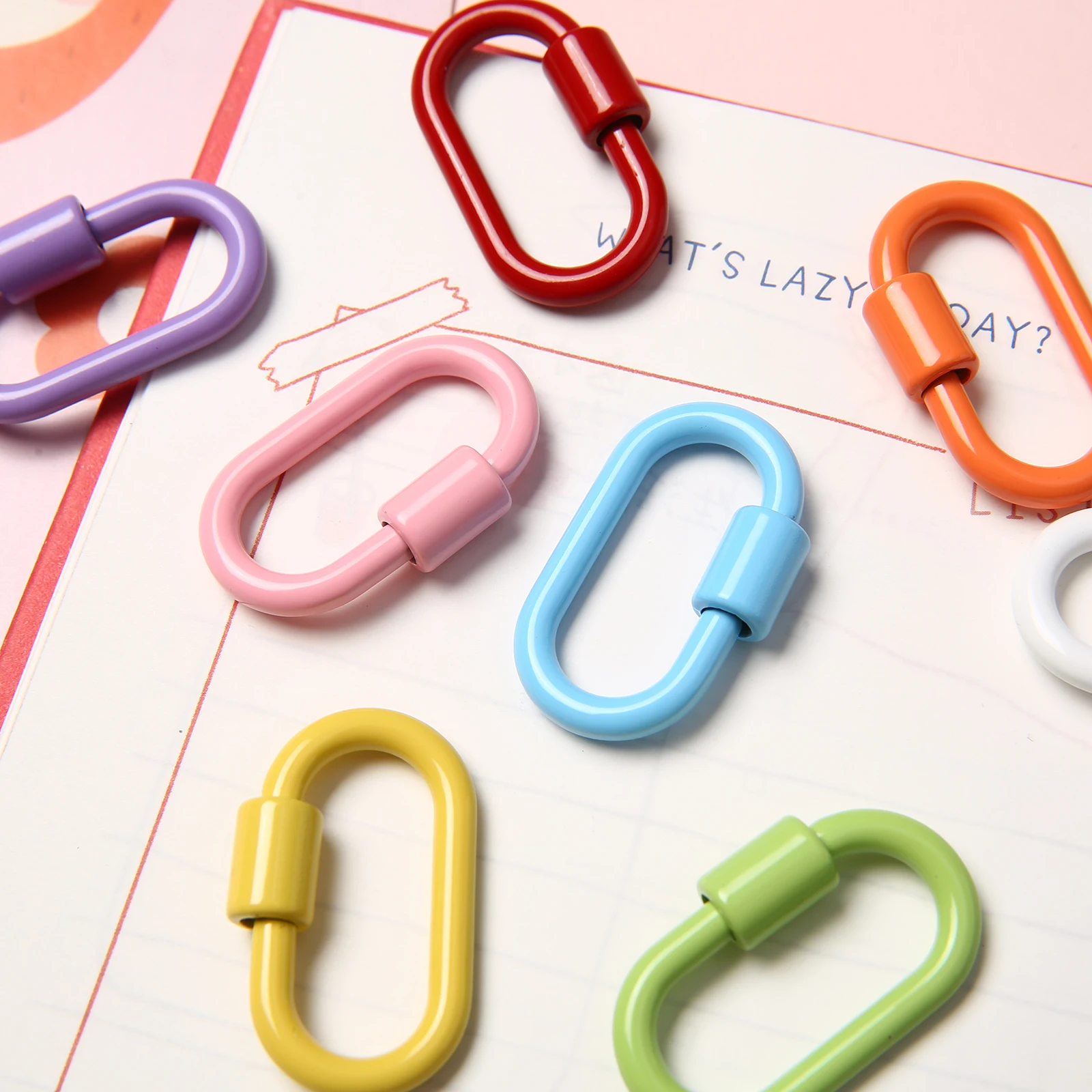 Makaronfarbener Lackierter Metall-Mini-Karabiner Federhaken DIY Schlüsselanhänger Taschenanhänger Schmuckherstellung Zubehör – Detail 2