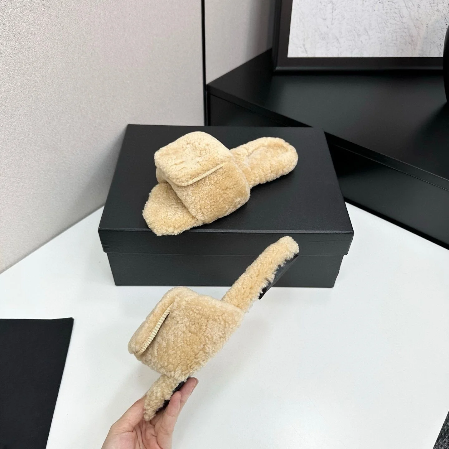 

Зимние шерстяные тапочки для женщин, туфли на плоской подошве с круглым носком, женские удобные уличные тапочки, современные тапочки, женская обувь на платформе