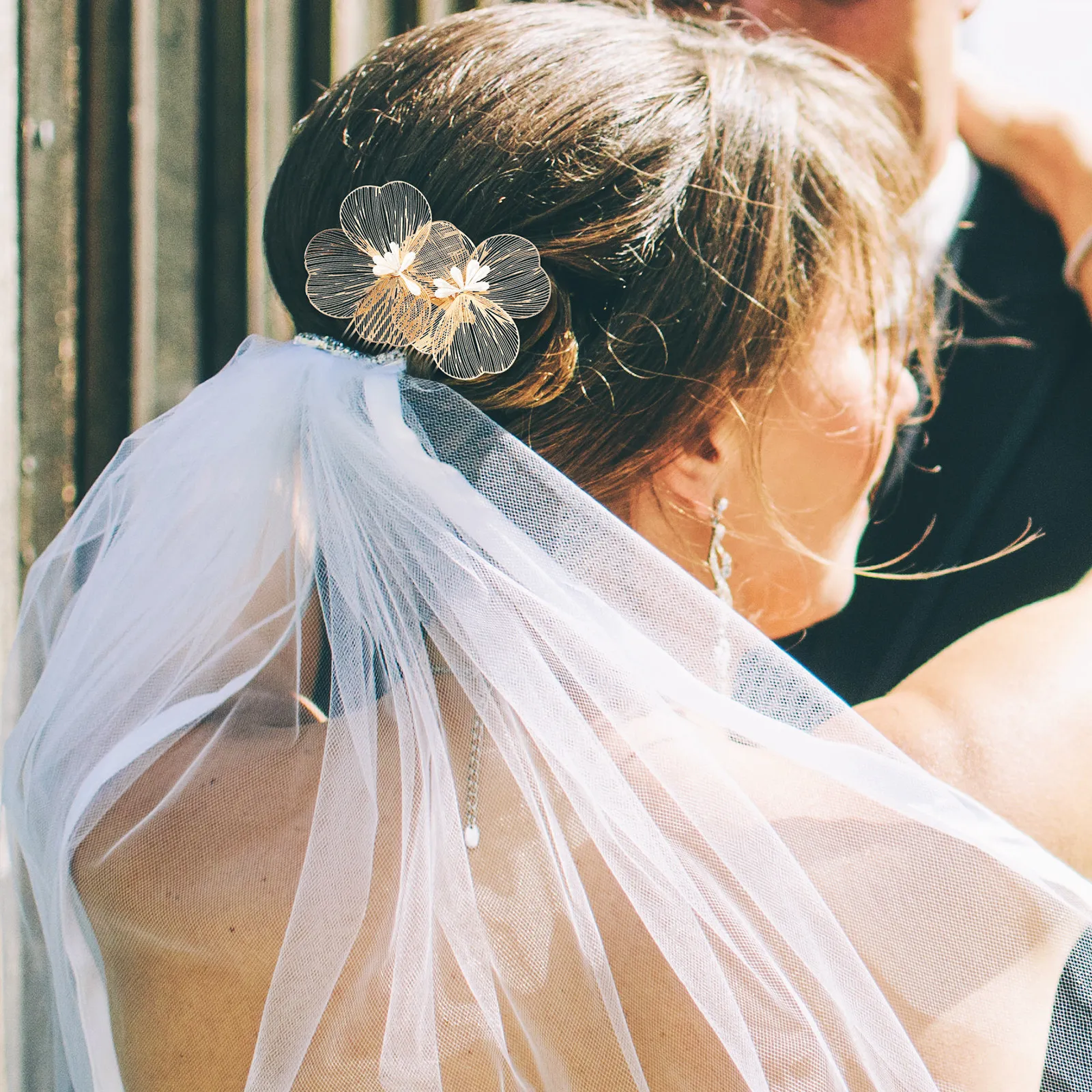 

Набор из 4 винтажных свадебных заколок для волос в стиле барокко: золотые цветочные гребни, романтические цветочные украшения для прически, элегантные аксессуары для пучка