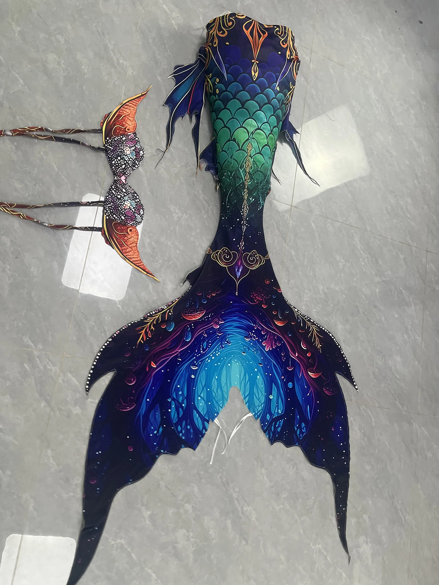 

Custom Gradient Mermaid Tail Fin Underwater Performance Costume for Aquarium Character Photography & Show