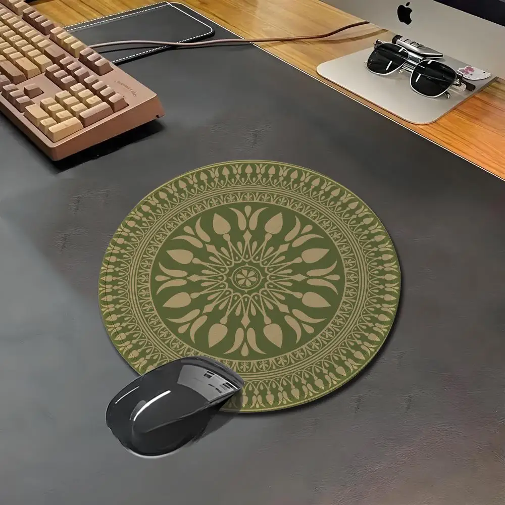 HYBXAXC Vintage Floral Mandala Round  Mouse Pad, Non-Slip Desk Mat, Durable Base for Office & Gaming