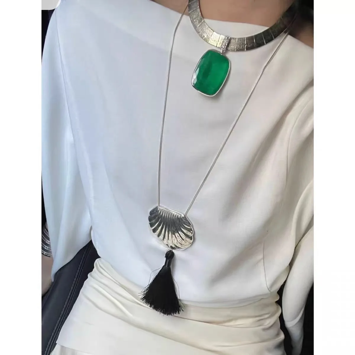 

2025 Fashion Classic European and American Luxury Exaggerated Shell Tassel Pendant Necklace High end Exquisite Design Fashion