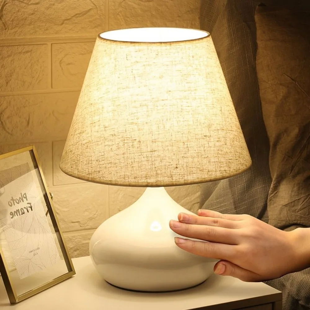 Luxury Remote Control Desk Lamp Bedroom American Light Retro Hotel Bedside Lamp Simple Creative Induction Lighting for Home