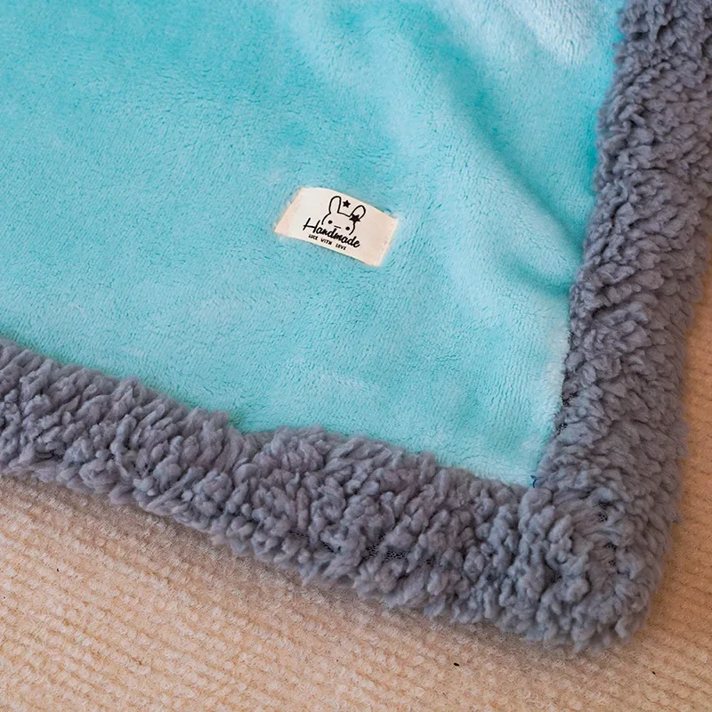 Thickened Dog Blanket Warm Dogs Sleep Pad Cotton Pet Blanket Soft and Comfortable Cat Cover Blanket Bed Sheet Pet Accessories