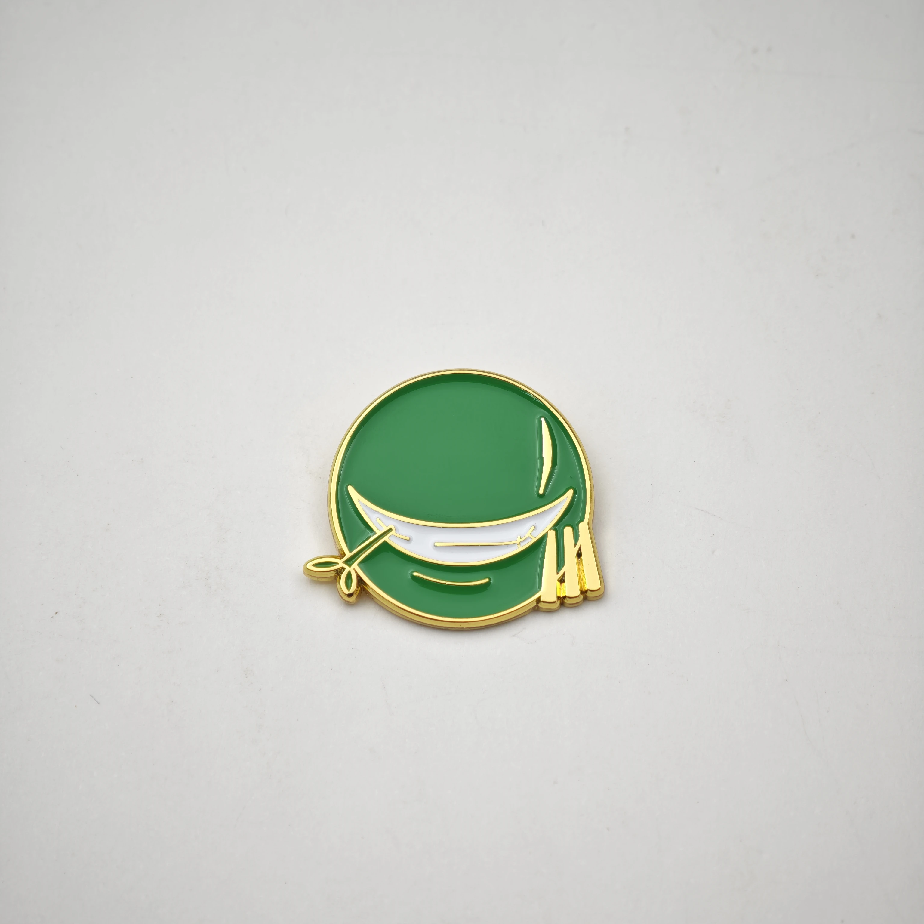 Straw Hat Crew Emaille-Anstecknadel, grünes Gesicht mit Narbe, Brosche, drei Schwerter, Metallabzeichen für Kleidung, Rucksack, Hut, Accessoire – Detail 10