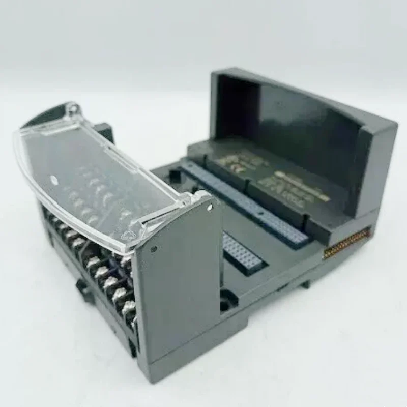 Brand-new, factory-sealed    IC200CHS001
