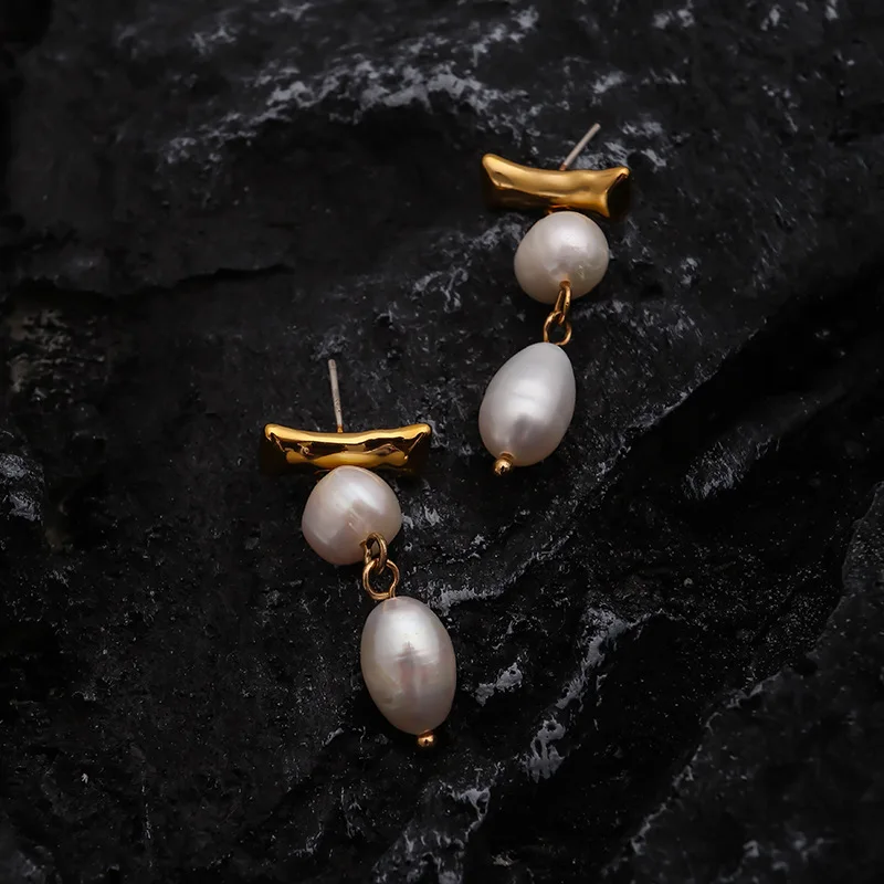 

Trendy Star Same Style Freshwater White Pearl Earrings Unique Niche Design Earrings New Trendy Classic Earrings for Women Summer
