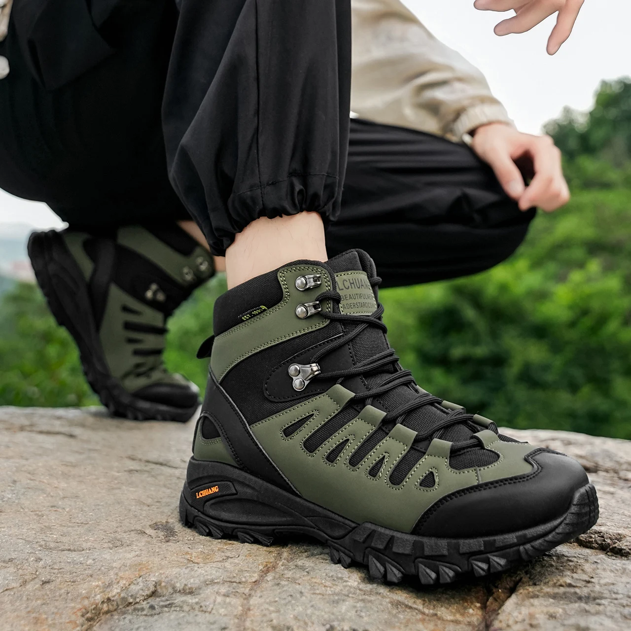 Klassische Herrenstiefel mit hohem Schaft, strapazierfähige Sohle, weiches Obermaterial, klassisch und modisch, geeignet zum Wandern und für Outdoor-Aktivitäten. – Detail 1
