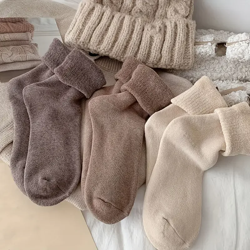 

3 Pairs Of Autumn And Winter Women's Thick Fashionable Retro Solid Color Versatile Soft And Comfortable Warm Looped Socks