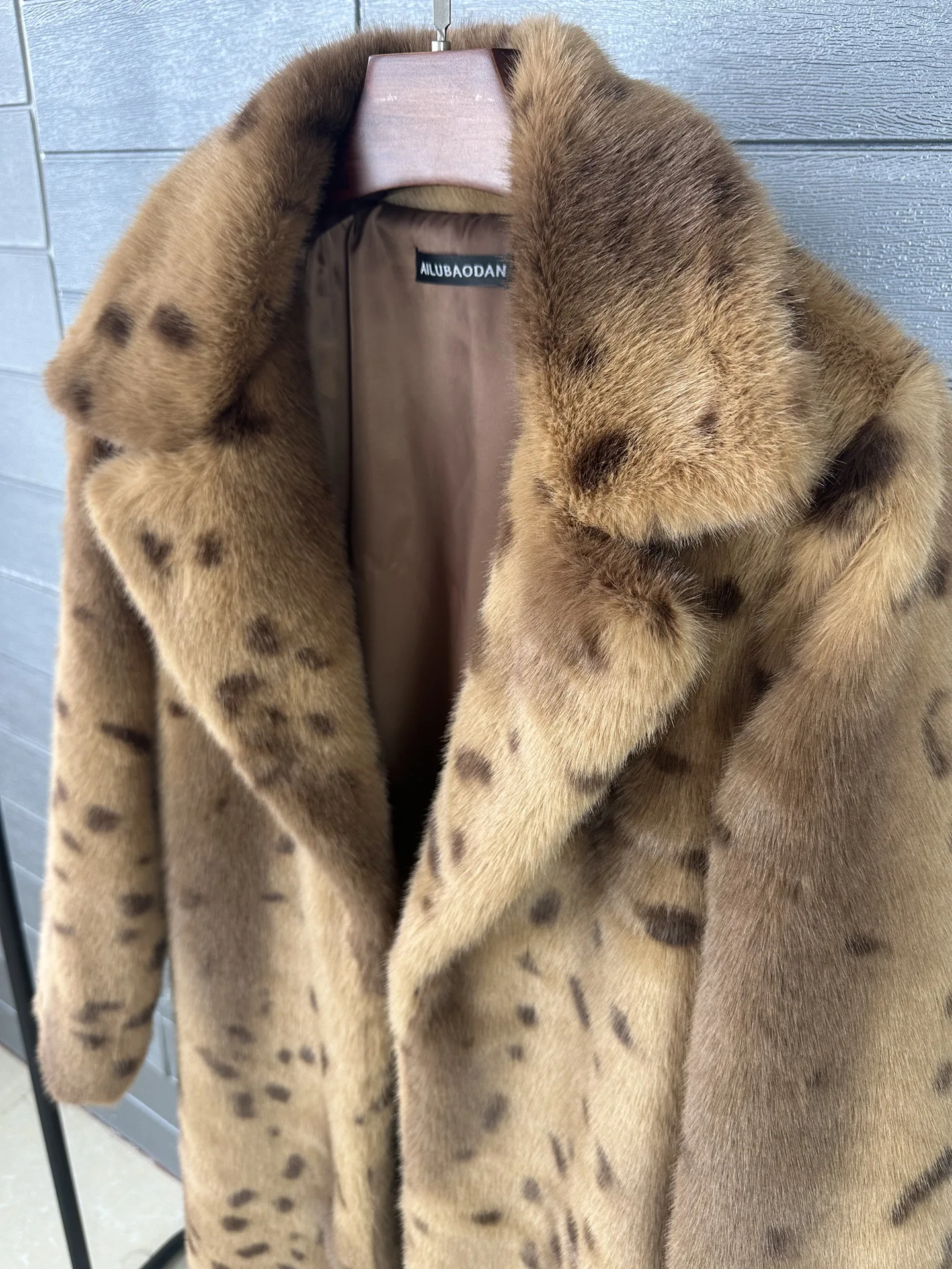 DEAT 2026 Winter Fashion Imitation Fur Leopard Pattern Coat For Women Notched Collar Long Style Notched Collar Jacket 11B9518