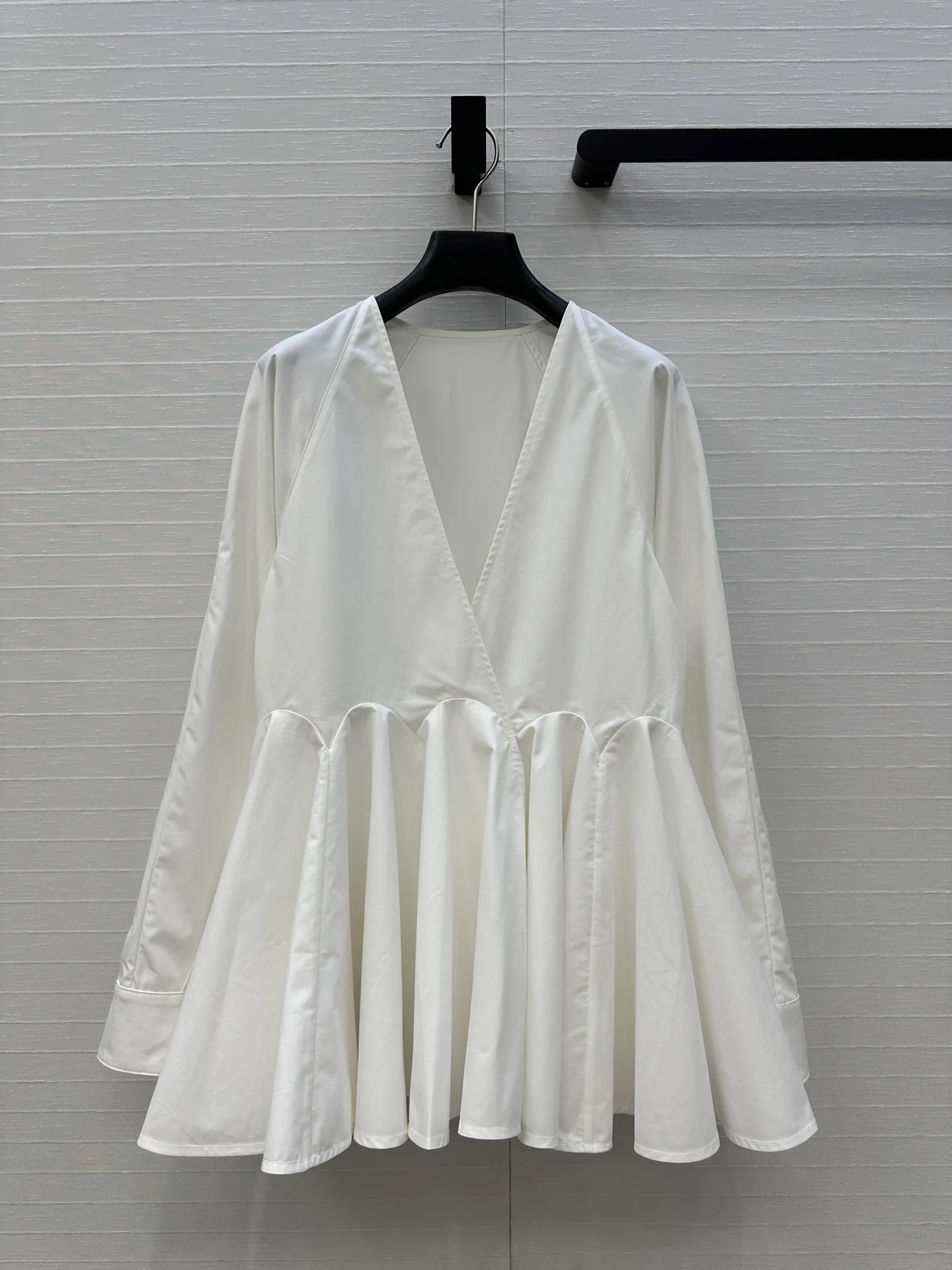 

White Long Sleeve V Neck Pleat Blouse Tops 2025 New Arrivals