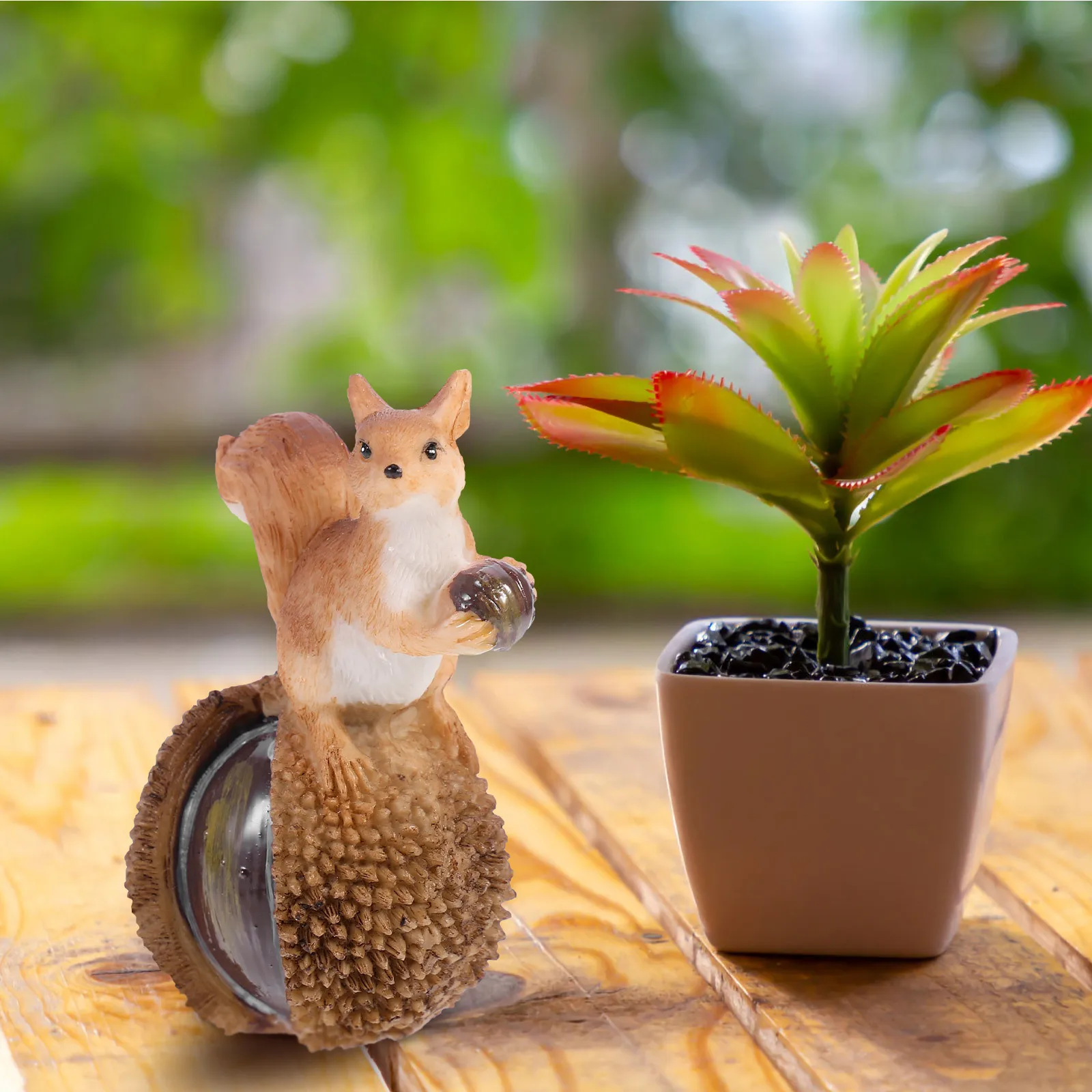 

1Pcs Resin Squirrel Garden Decoration Realistic Lifelike Ornament Suitable for Indoor Outdoor Balcony Table Room