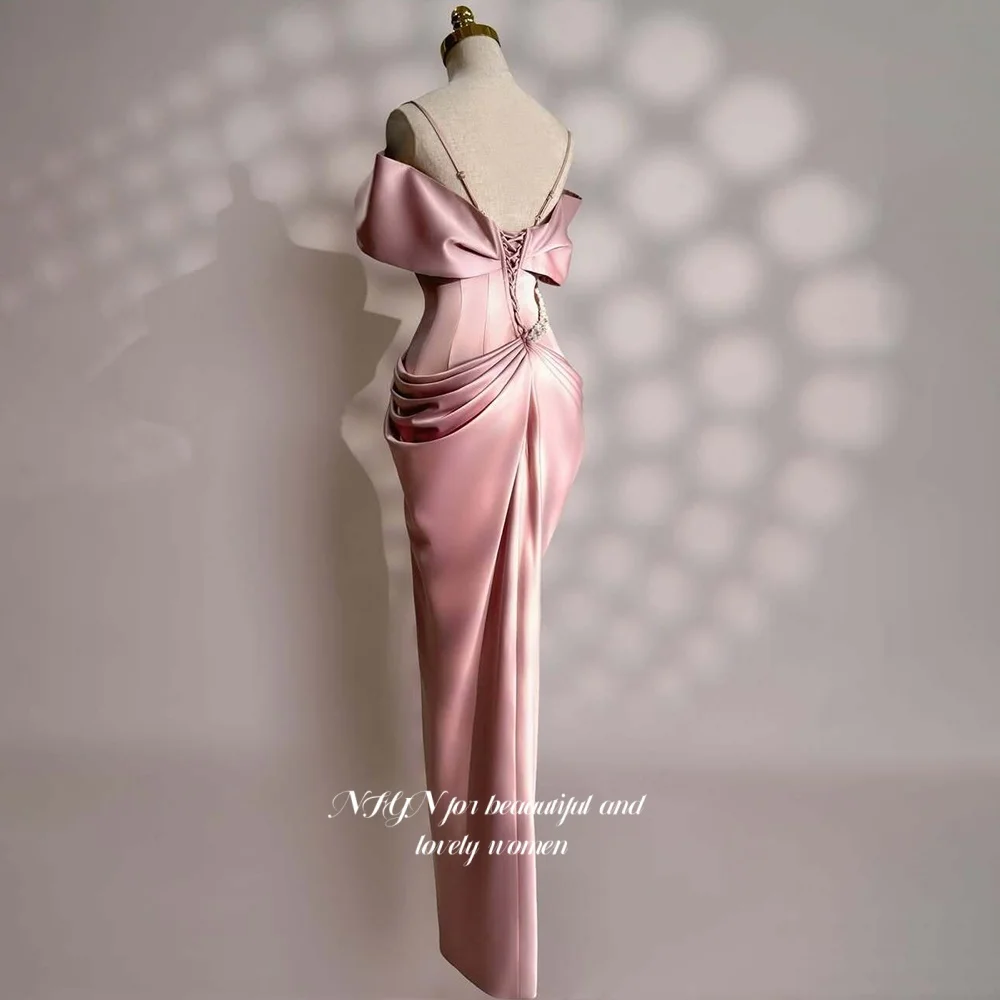 NFYN Abito da cerimonia speciale a sirena Abito da sera rosa con pieghe Perline Abito da festa con spalle scoperte per donna personalizzato