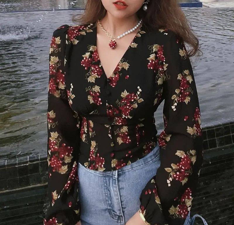 Oversized women's French retro grape print V-neck bubble sleeve palace button slimming shirt top