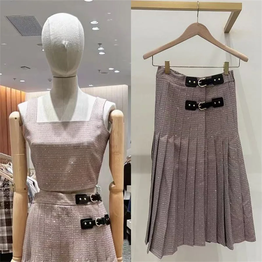 

【Gift Free】2025 AW French Niche Elegant Rhinestone Plaid Square-Neck Slim Top + Leather-Buckle Pleated Skirt Set for Women