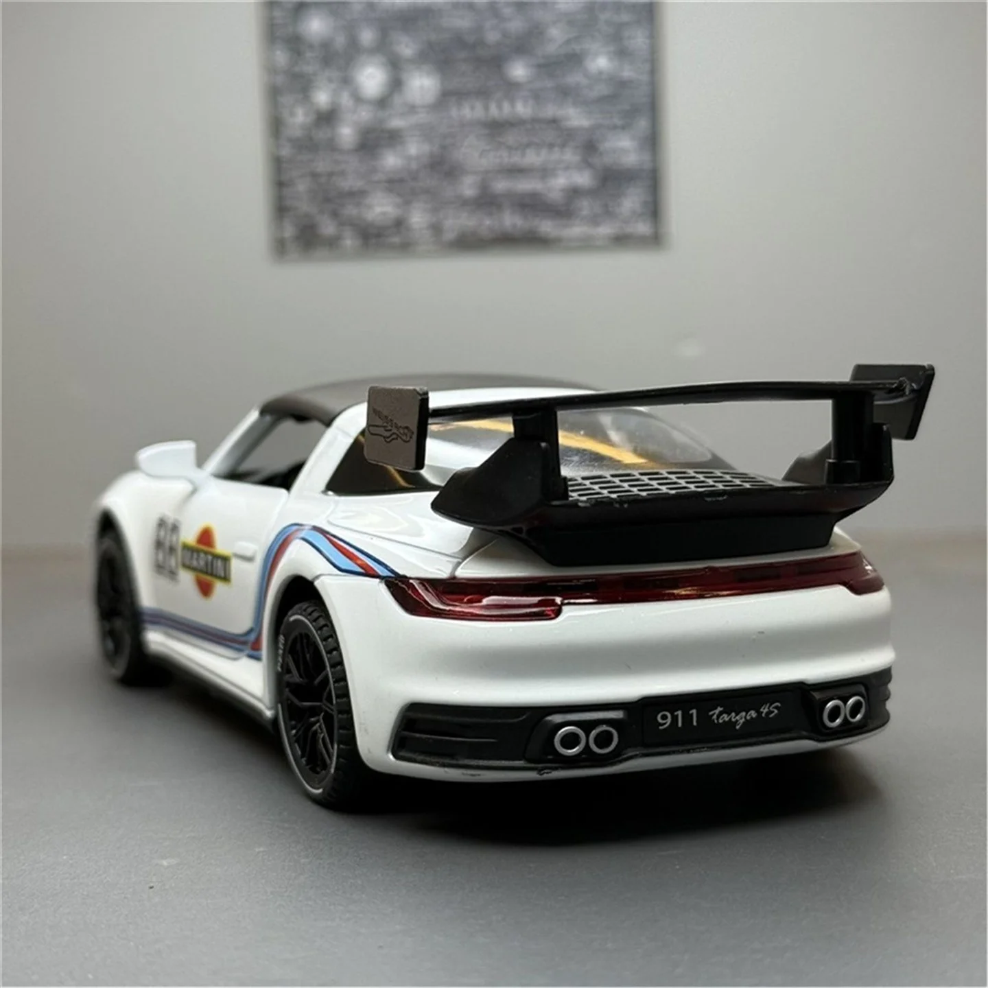 1:32 Porsche 911 Targa 4S Martini Racing Edition Sportwagen Legierung Metalldruckguss Modellauto Sound & Light Pull Back Fahrzeuge Geschenke