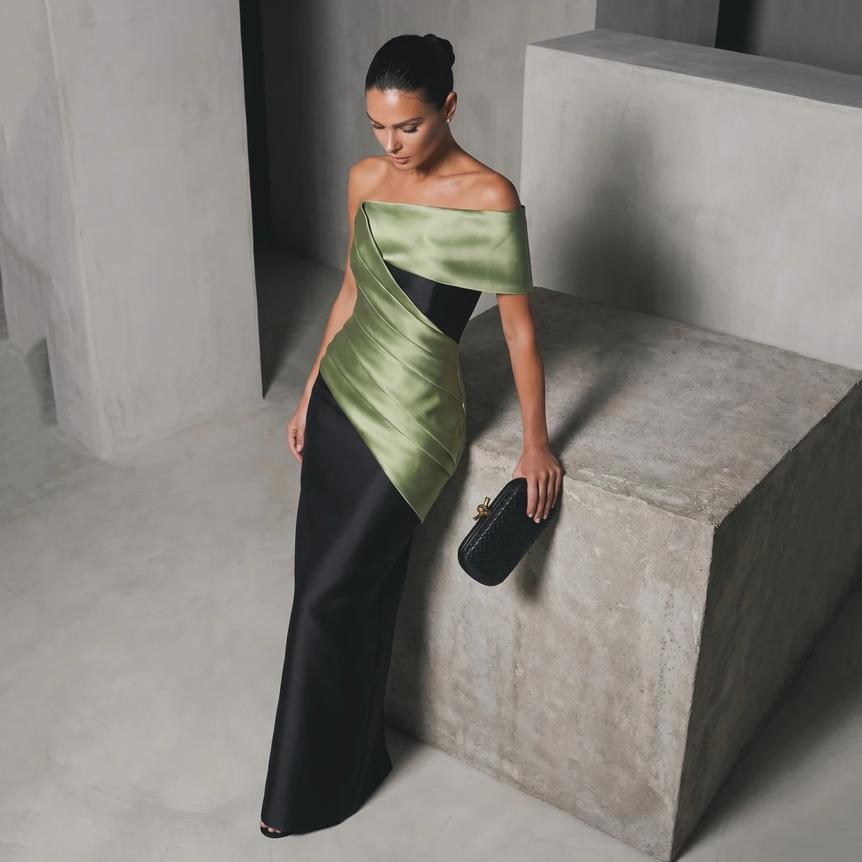 LORIE Elegantes Satin-Abendkleid, plissiert, schulterfrei, ärmellos, rückenfrei, Ballkleid, langes Etuikleid mit Schlitz, Damenkleid, individuell gestaltet