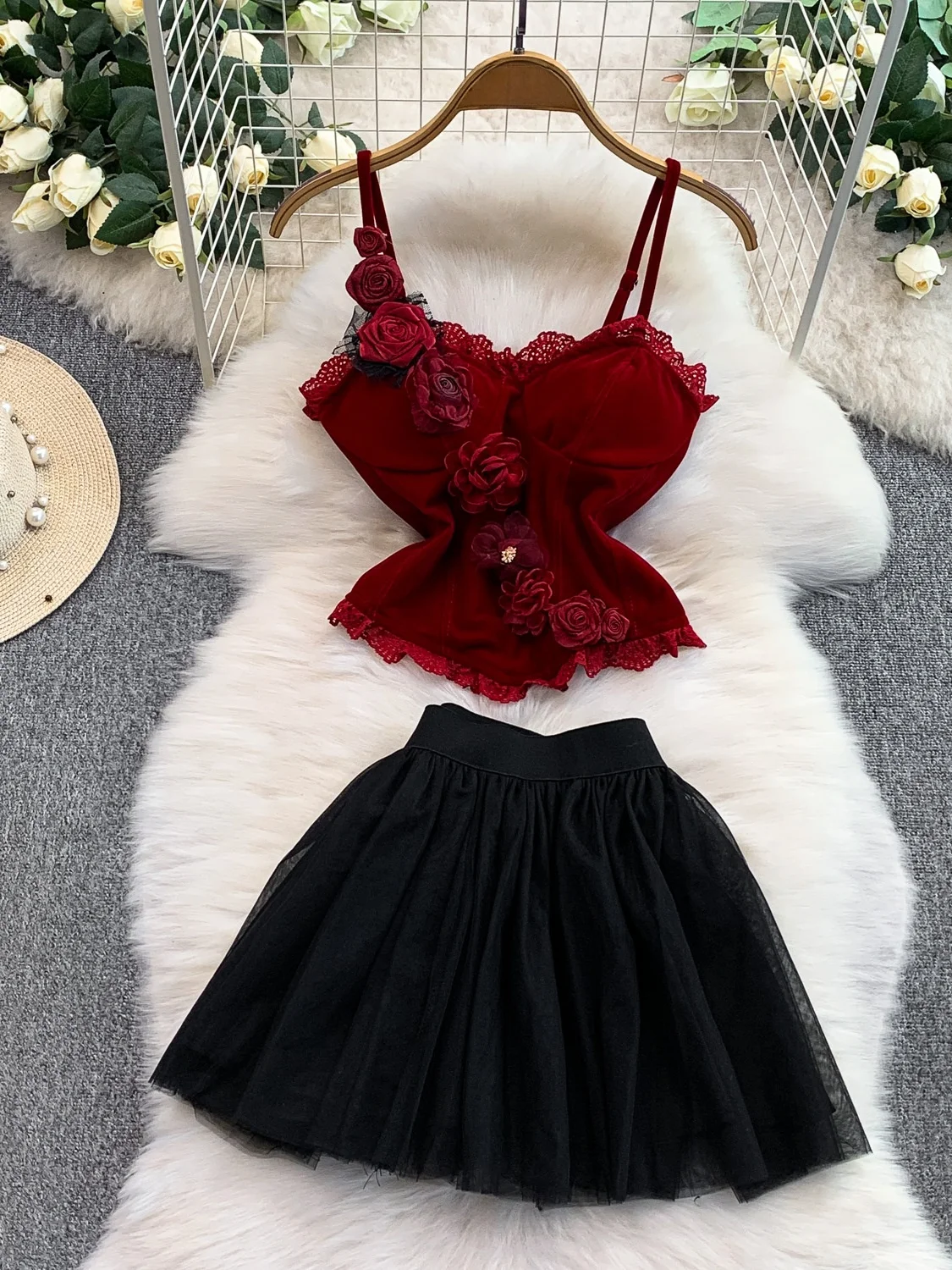 

Комплект из сладкого бархатного укороченного топа и я с 3D-цветочным сращиванием жилета с антилегкими ремнями для молодежи женщин, одежда для пар