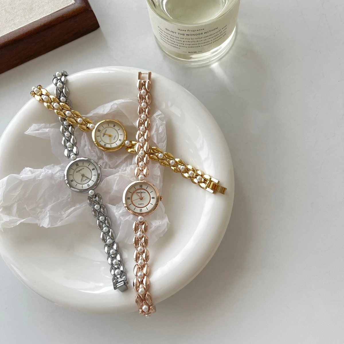 Reloj elegante para mujer, pulsera de perlas redondas de agua dulce, reloj de perlas para estudiantes de alta altura, regalo para mujer, reloj de lujo para mujer