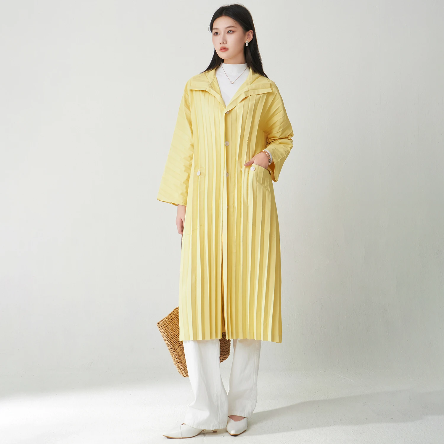 

2025 Autumn New Miyake Pleated Windbreaker Jacket Women's Cardigan Temperament High Quality British Style Mid-Length Coat