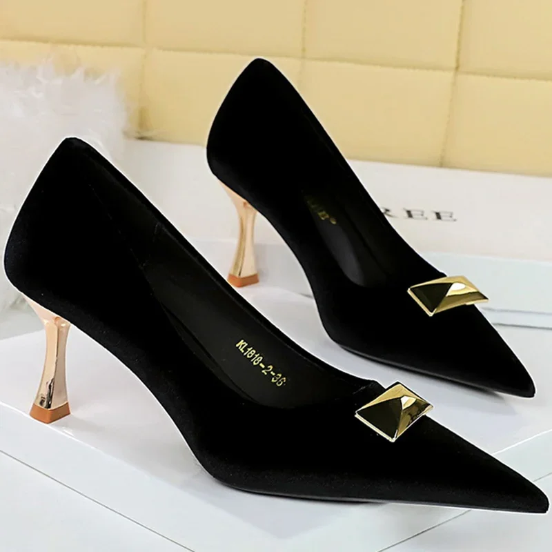 Women 7cm High Heels Metal Heels Wedding Replica Pumps Lady Luxury Designer Crystal Buckle Low Heels Velvet Green Prom Shoes