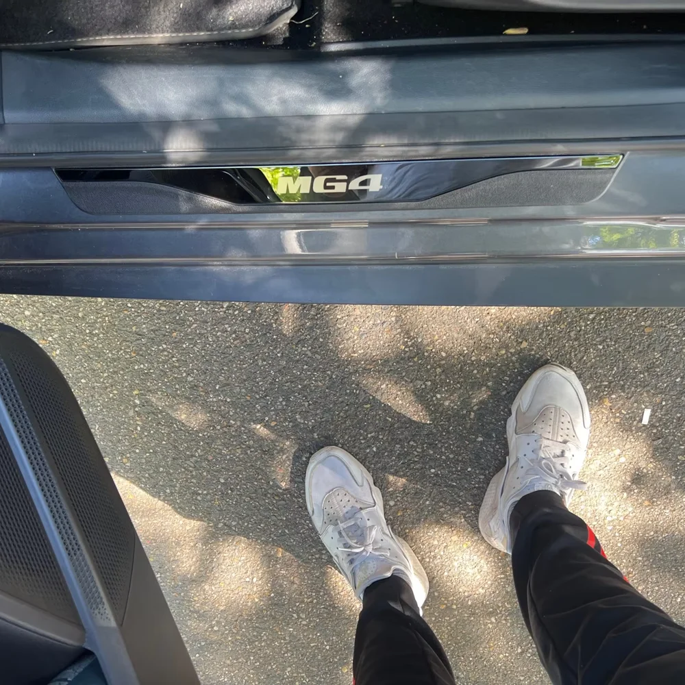 Für MG4 Urban 2026 2027 Zubehör Auto Edelstahl Kunststoff Türschwellerleiste Pedalabnutzungs-Schutzfolie Aufkleber – Detail 1