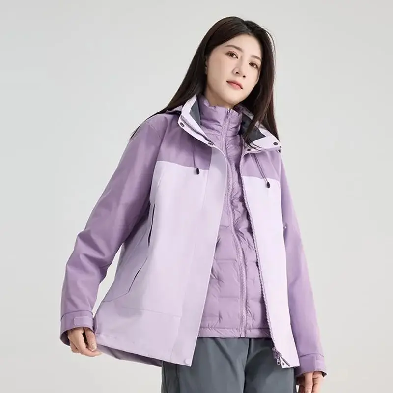 سترة نسائية مقاومة للرياح مقاومة للماء 2025 ملابس خارجية شتوية جديدة واقية عصرية متعددة الاستخدامات للتنقل معطف 2 في 1