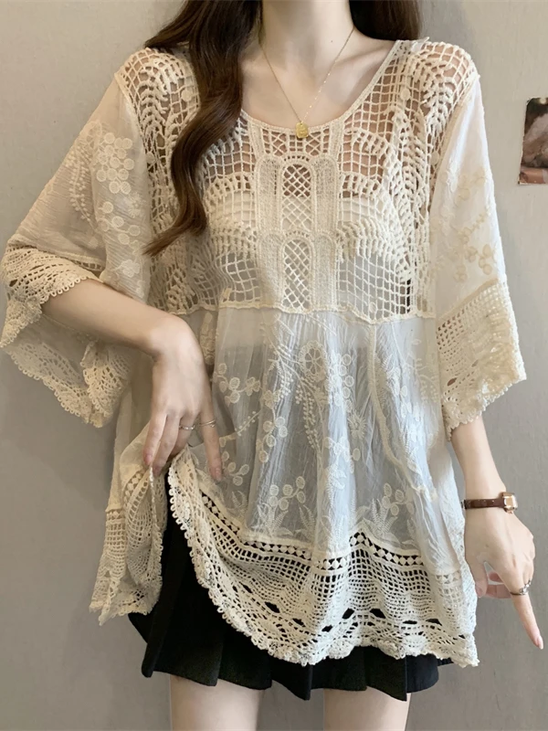

Богемная кружевная рубашка с вышивкой и пэчворком, свободного кроя, женская летняя верхняя одежда, футболка в богемном стиле, свободный крой, круглый вырез...