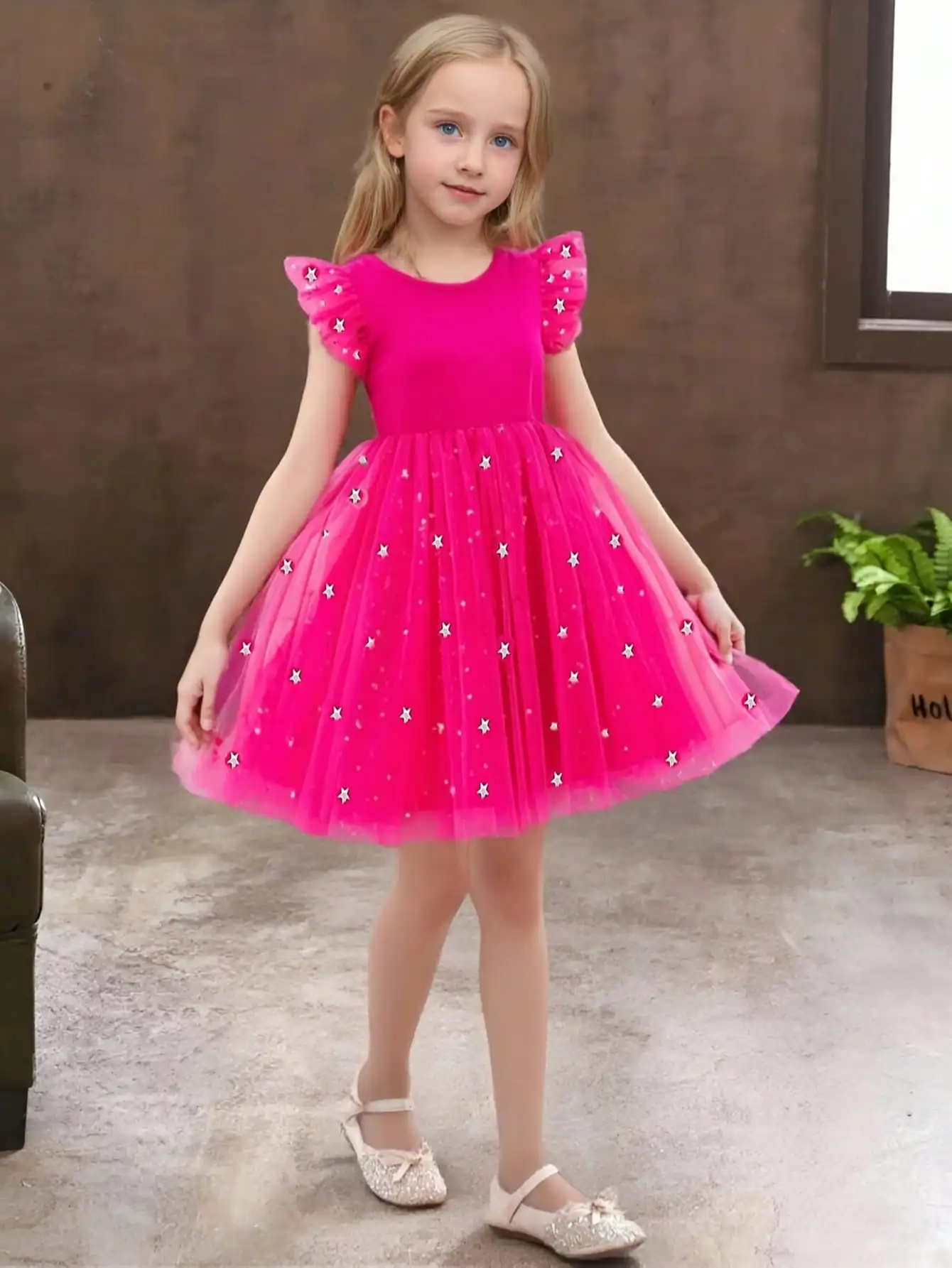 Sommerliches magentafarbenes Prinzessinnenkleid mit Sternen und Mond, eleganter und modischer Stil, beliebter Stil. – Detail 3