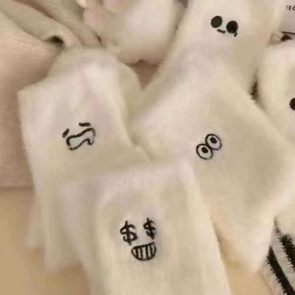 5쌍 패션 자수 밍크 퍼 양말 만화 귀여운 수면 양말 여성용 부드럽고 재미있는 두꺼운 따뜻한 양말 가을 겨울용