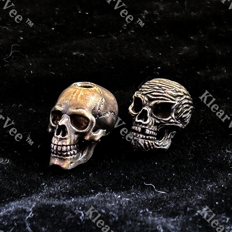 

Vintage personality 925 silver carved skull clasp DIY knife pendant stress relief toy pendant keychain bag ornament