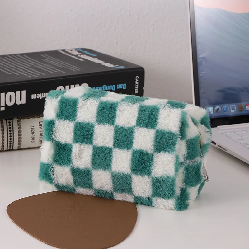 New Soft Plush Checkerboard Zipper Cosmetic Bag Large-capacity Portable Makeup Bag Toiletry Bag Travel Makeup Organizer Pouch