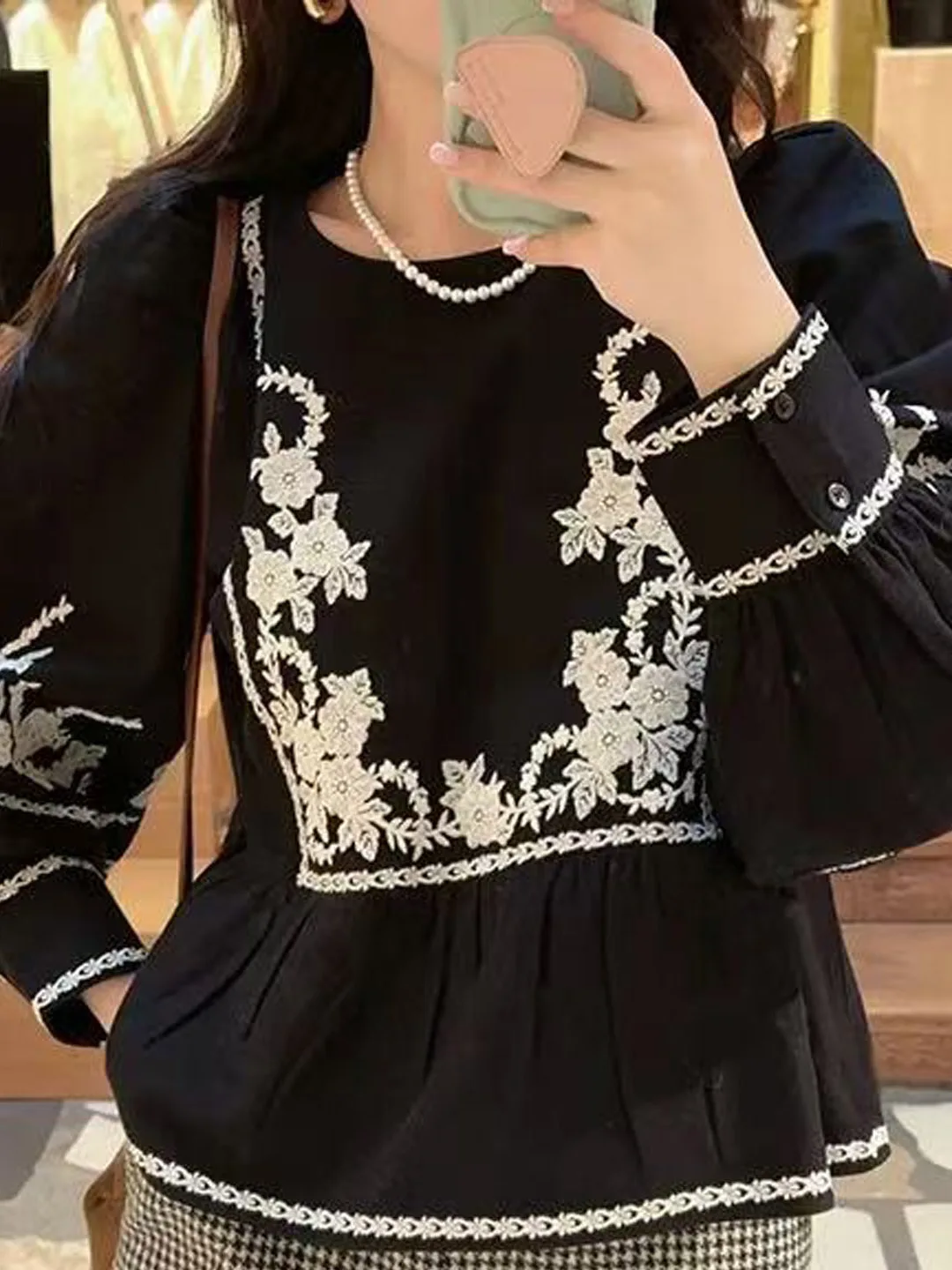 

Ele Long Sve Embroidered Flower irt Women's round Ne Bubble Sve Bla Cotton Top Cover up Autumn Winter Faion