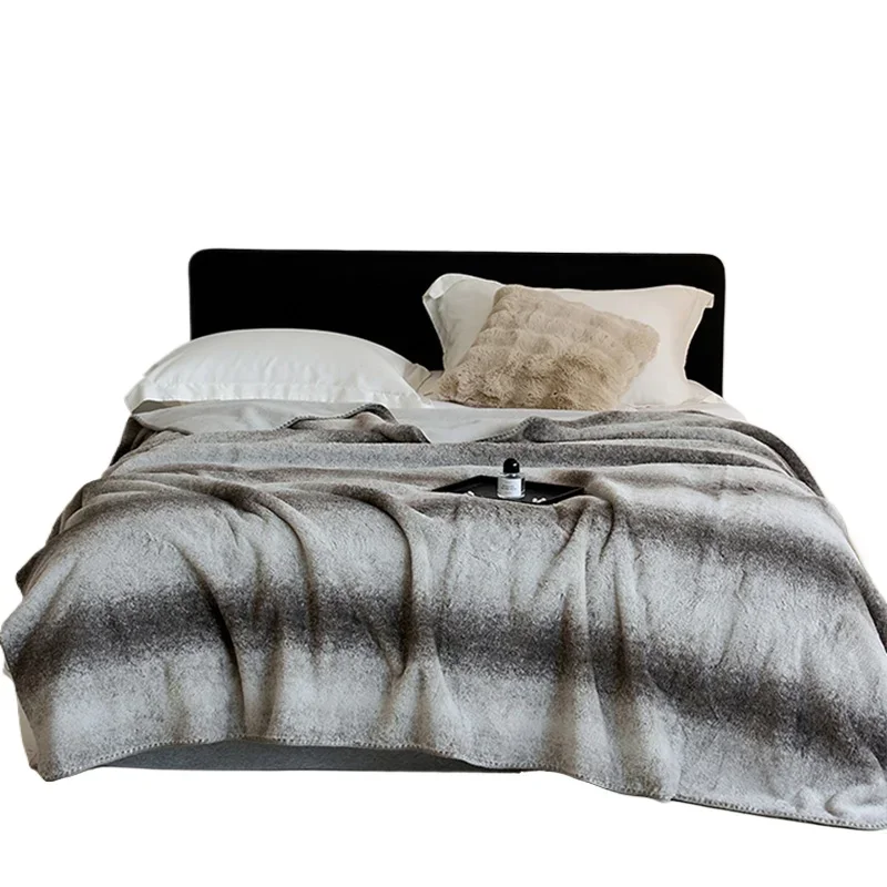 Nordic light luxury high-end flannel blanket sofa blanket casual single nap autumn blanket