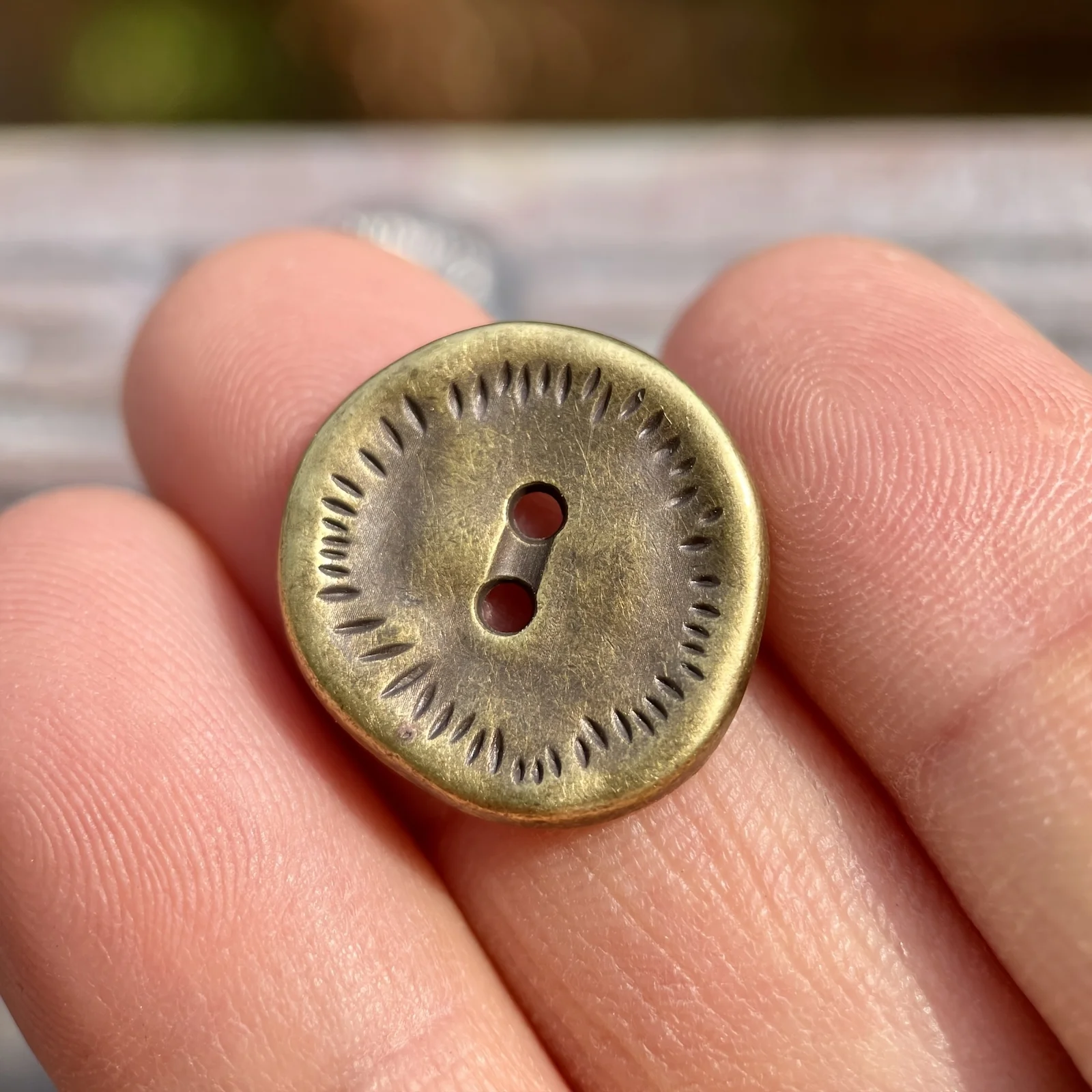 [أزرار خياطة عتيقة] 10 قطع من أزرار الخياطة المعدنية البرونزية والفضية | تصميم العملات القديمة المصنوعة يدويًا مقاس 18 مم لـ