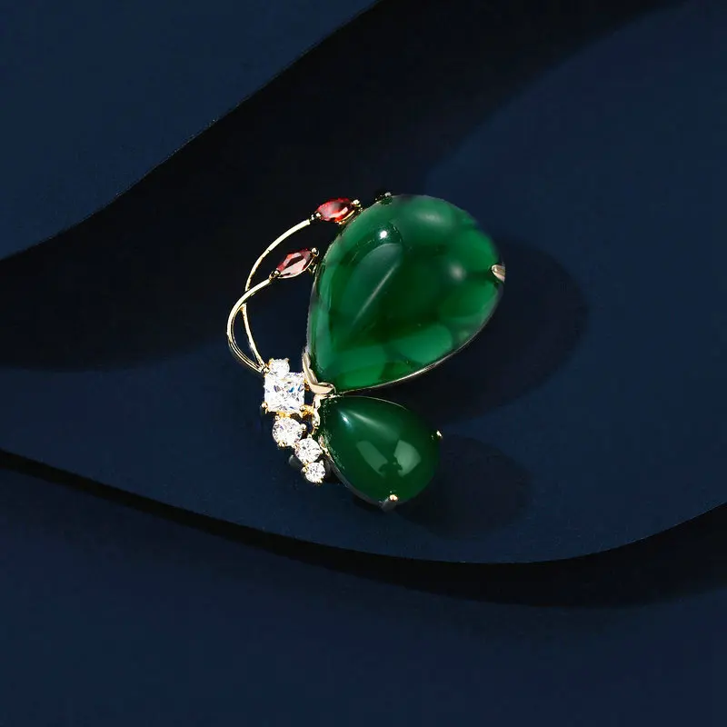 Высококачественный и элегантный Cheongsam и Hanfu в китайском стиле в сочетании с антибликовыми брошками и брошками-бабочками.