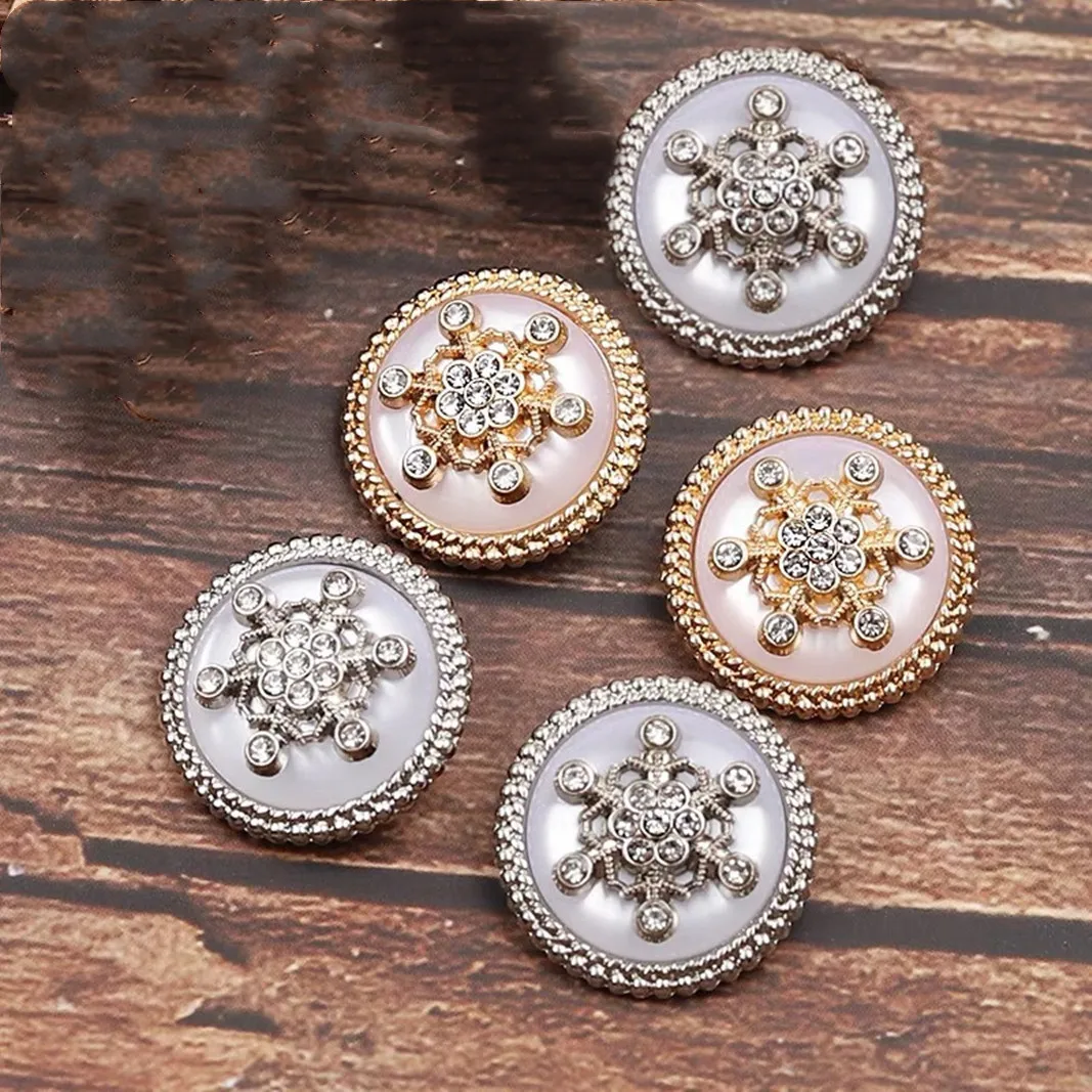 18/20/23/25MM Fashion Luxury Rhinestone Snowflake Design Metal Buttons Of Clothing Wholesale Decor High Quality Button Makers Se